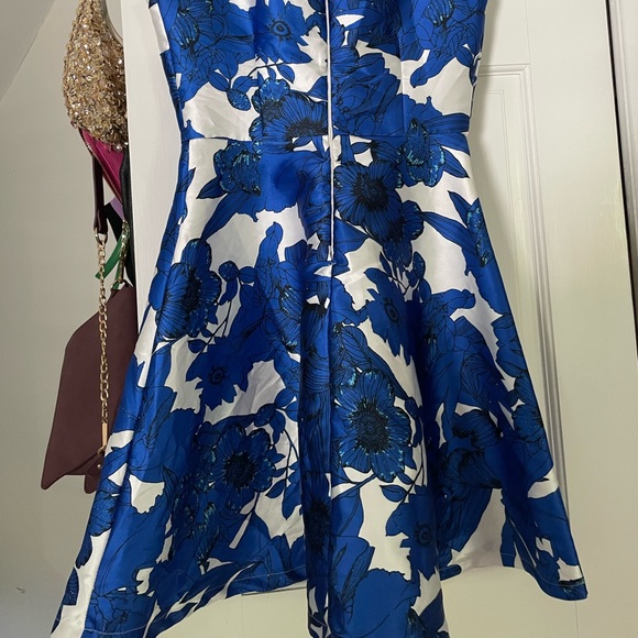 AX Paris Sleeveless Blue Floral Dress 💙 - Picture 3 of 4